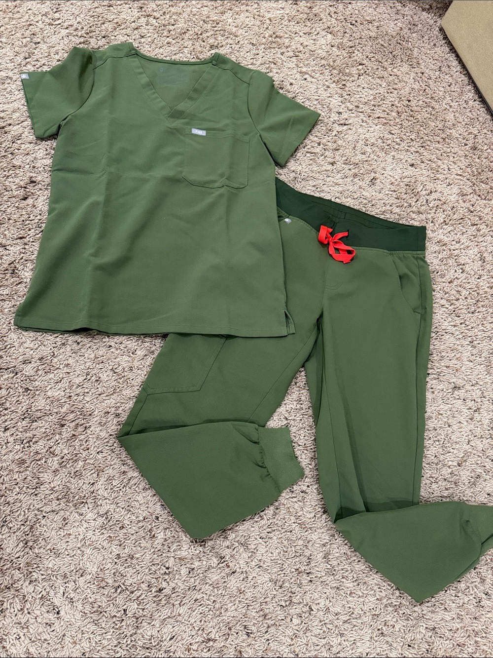Figs Set- OLIVE GREEN- XS Catarina Top/XS-PETITE Zamora Bottoms